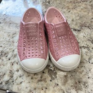 Glitter native toddler girl size 8 💕